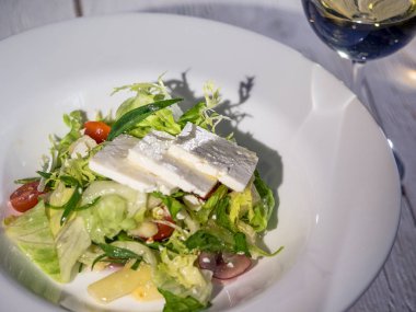 Armut ve üzüm salatası