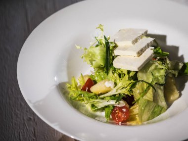 Armut ve üzüm salatası