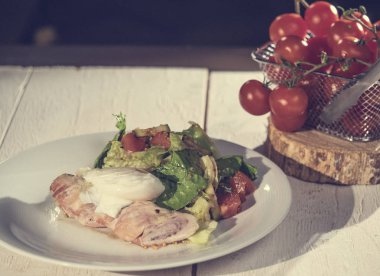 Rulo ile taze salata 