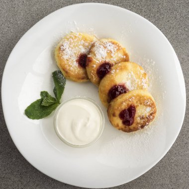 Lor krep ve ekşi krema