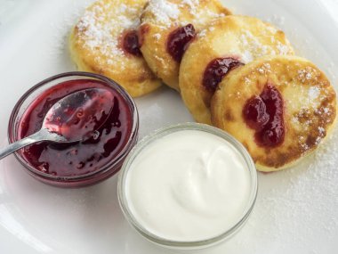 Lor krep ve ekşi krema