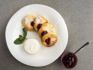 Lor krep ve ekşi krema