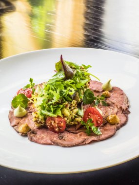 Hafifçe kavrulmuş ihale et kuzu