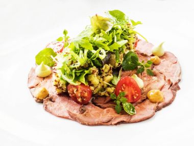 Hafifçe kavrulmuş ihale et kuzu