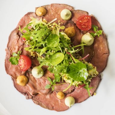 Hafifçe kavrulmuş ihale et kuzu