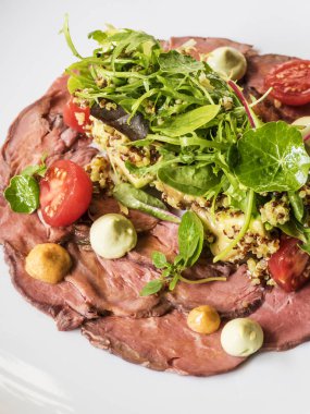 Hafifçe kavrulmuş ihale et kuzu