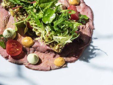 Hafifçe kavrulmuş ihale et kuzu