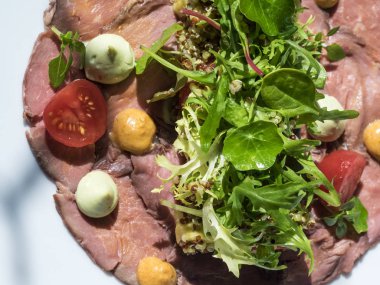 Hafifçe kavrulmuş ihale et kuzu