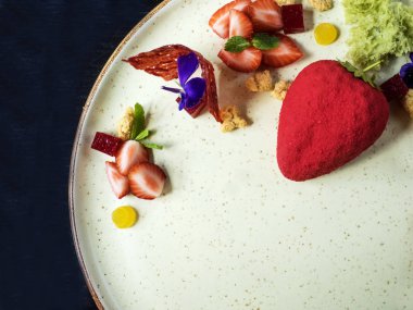 Fıstıklı Frese çilek ile