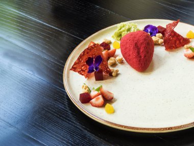 Fıstıklı Frese çilek ile