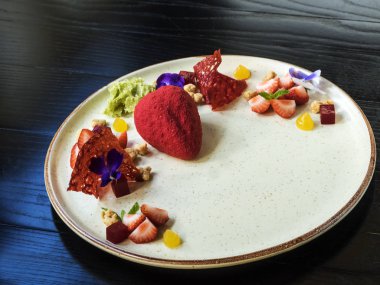 Fıstıklı Frese çilek ile