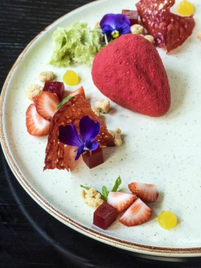 Fıstıklı Frese çilek ile