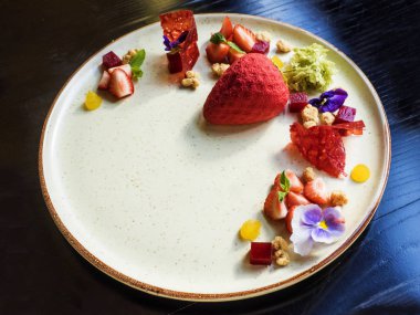 Fıstıklı Frese çilek ile