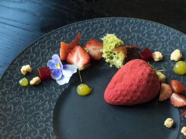 Fıstıklı Frese çilek ile