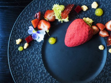 Fıstıklı Frese çilek ile