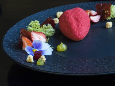 Fıstıklı Frese çilek ile