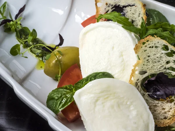 Mozzarella al pesto — Foto Stock