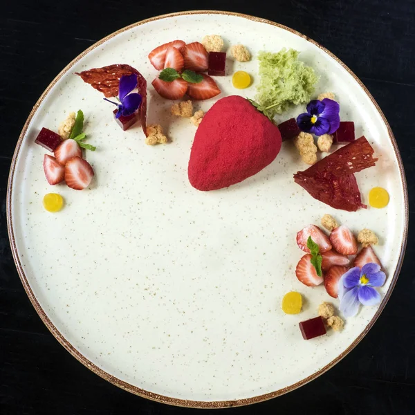 Fıstıklı Frese çilek ile