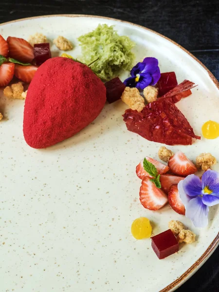 Fıstıklı Frese çilek ile