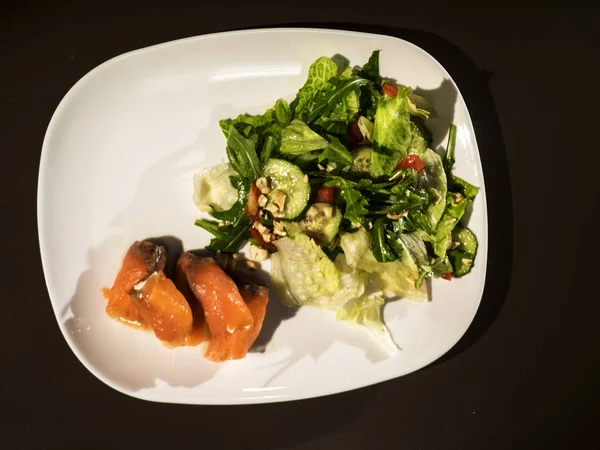 연어 샐러드 — 스톡 사진