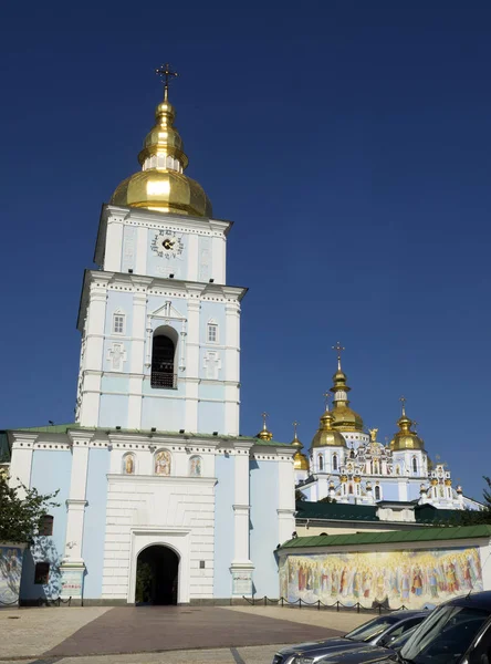 St. Michael 's Golden-Domed Kloster – stockfoto