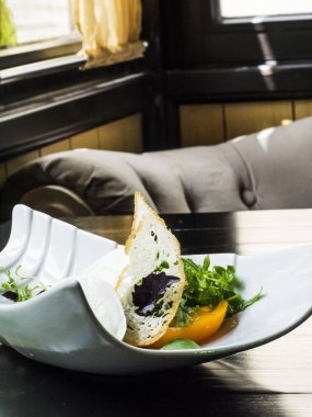 Mozzarella peyniri pesto ile 