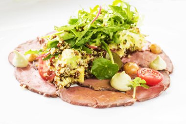 Hafifçe kavrulmuş ihale et kuzu