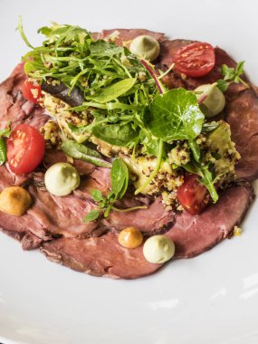 Hafifçe kavrulmuş ihale et kuzu