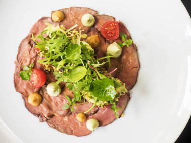 Hafifçe kavrulmuş ihale et kuzu