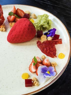 Fıstıklı Frese çilek ile