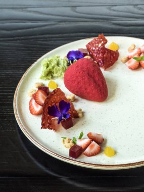 Fıstıklı Frese çilek ile