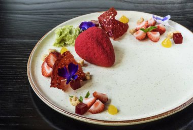 Fıstıklı Frese çilek ile