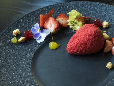 Fıstıklı Frese çilek ile