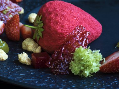 Fıstıklı Frese çilek ile