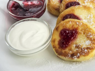 Lor krep ve ekşi krema