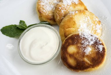 Lor krep ve ekşi krema