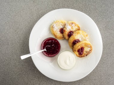 Lor krep ve ekşi krema