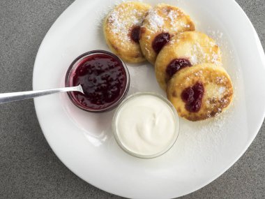 Lor krep ve ekşi krema