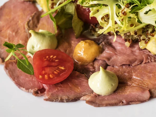 Hafifçe kavrulmuş ihale et kuzu