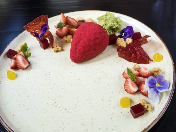 Fıstıklı Frese çilek ile