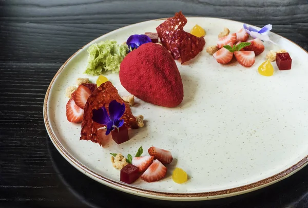 Fıstıklı Frese çilek ile