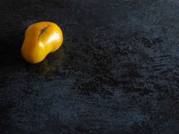 Tomate amarelo fresco — Fotografia de Stock