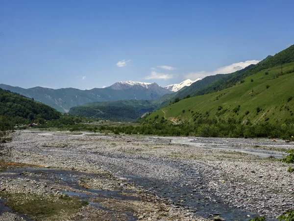Aragvi Nehri Vadisi