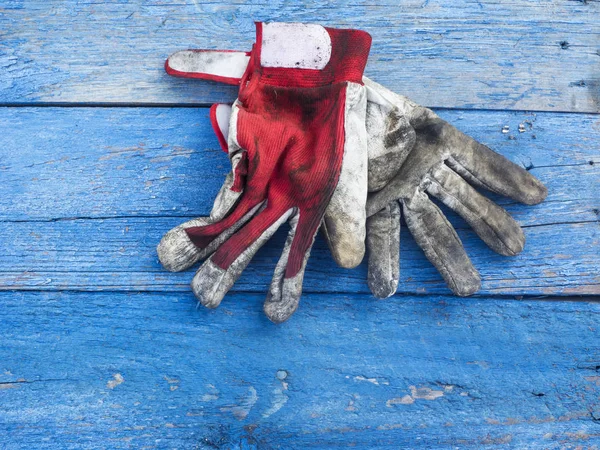 Schmutzige Haushaltshandschuhe — Stockfoto