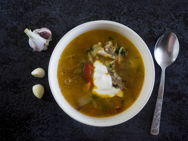 Ukraynalı pancar çorbası ile kase