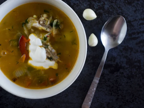 Ukraynalı pancar çorbası ile kase