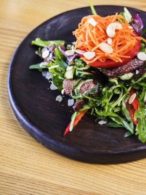 Tai biftek salatası