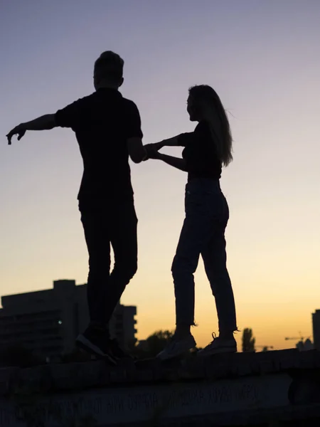 Girl and her boyfriend — Stock Photo, Image