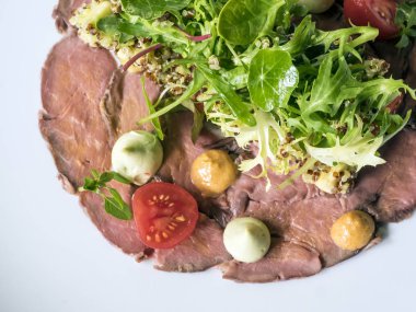 Hafifçe kavrulmuş ihale et kuzu