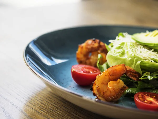 kaplan karides salatası